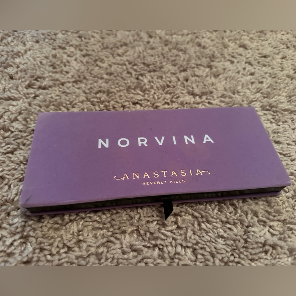 Anastasia BH eyeshadow palette